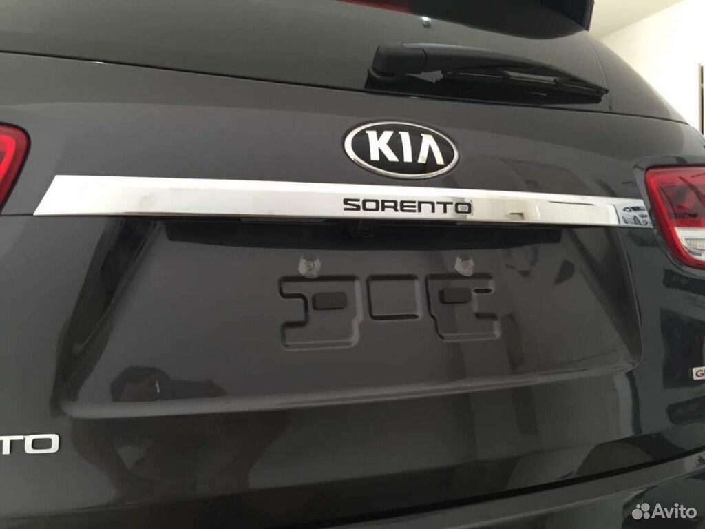 Молдинг на багажник (верхний) Kia Sorento III