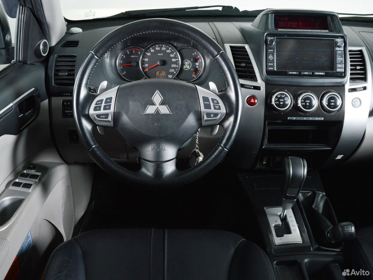 Mitsubishi Pajero Sport 2015 салон