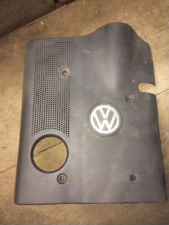 Декоративная накладка двигателя Volkswagen Passat