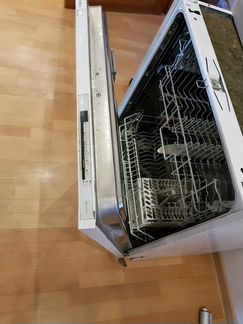 Встраиваемая посудомоечная машина Electrolux ESL61