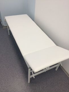 Медицнская кушетка/массажный стол