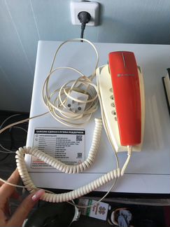 Телефон с вилкой