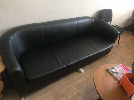 Продам офисную мебель и диван