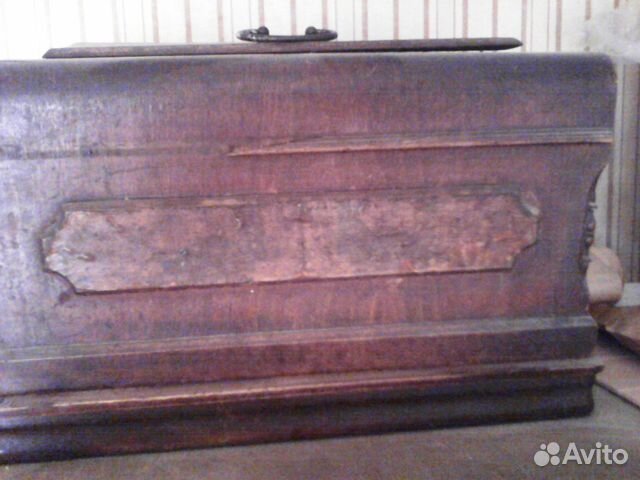 Антикварная швейная машинка