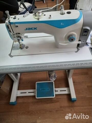 Прямострочная швейная машина jack F4