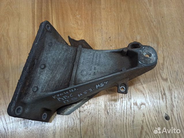 Кронштейн двигателя правый BMW E39