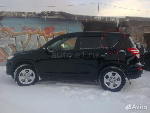 Левое стекло заднее кузовное RAV 4