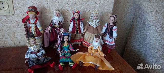 Куклы фарфоровые в народных костюмах