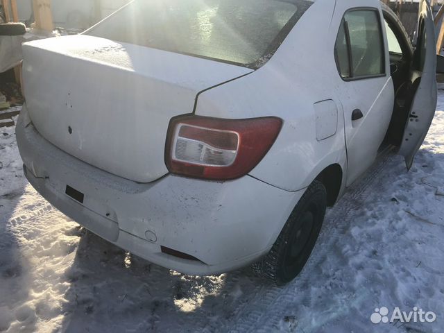 Renault Logan 1.6 МТ, 2018, битый, 17 700 км