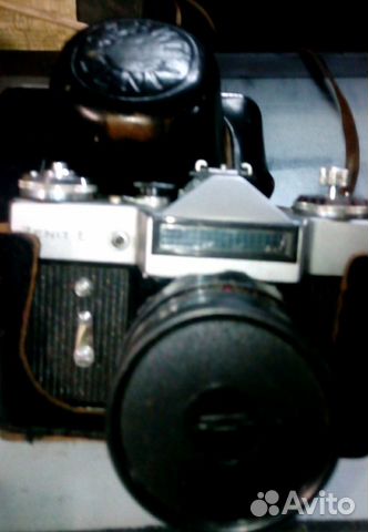 Фотоаппарат Зенит в рабочем состоянии с чехлом
