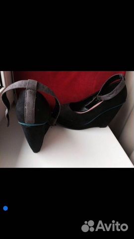 Туфли на танкетке