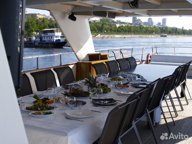 Аренда Теплоход кафе на воде катер гидроцикл паром