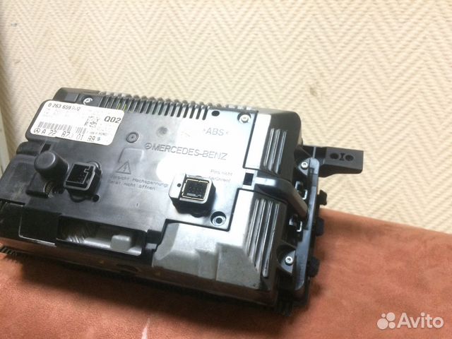 Дисплей / монитор Mercedes A2218700189