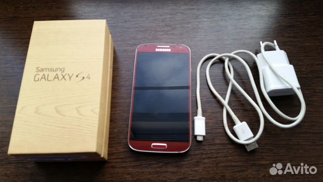 Смартфон SAMSUNG Galaxy S4 (GT-i9500) бордовый