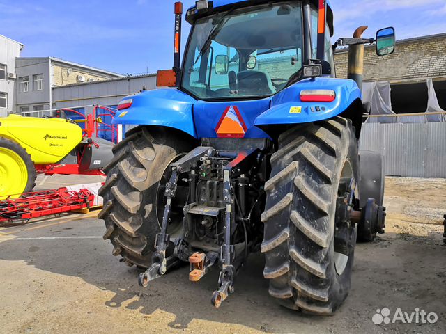 Трактор NEW holland T8040