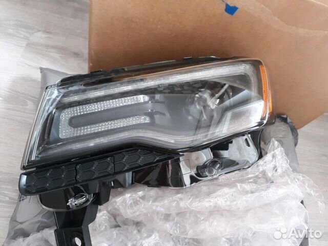 Фара Jeep Grand Cherokee WK2