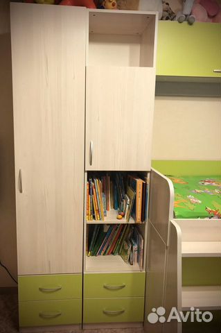 Детская кровать с матрасом, письменным столом и 2