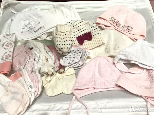 Шапки, царапки, носочки для новорожденной девочки Шапки, царапки, носочки для новорожденной девочки