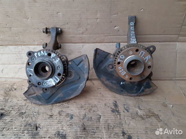 Поворотный кулак передний Фольксваген Венто