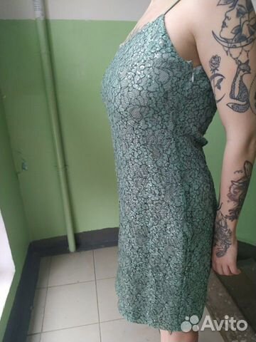 Платье с кружевом и пайетками