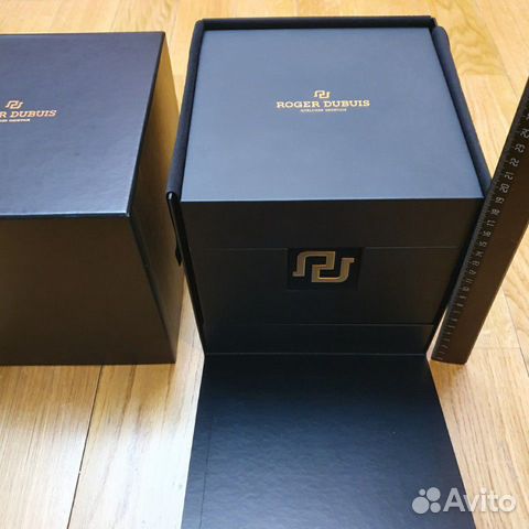 Коробка Roger Dubuis для часов нового образца Коробка Roger Dubuis для часов нового образца