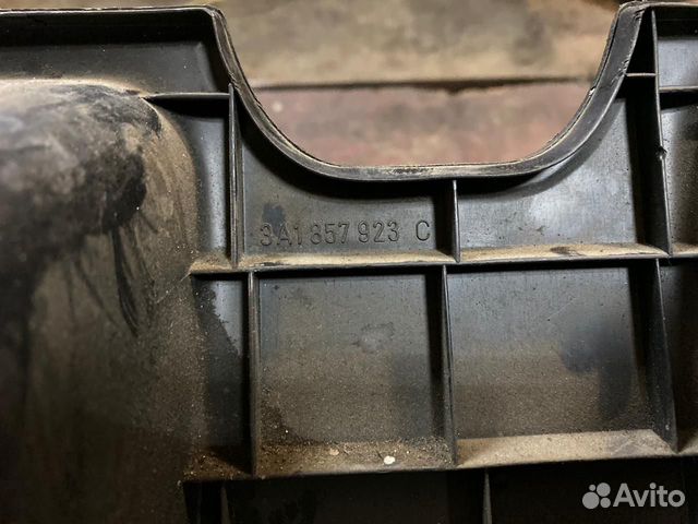 Вещевой ящик VW Passat B4
