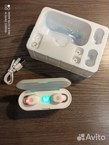 Беспроводные наушники. Кейс с дисп. и powerbank Беспроводные наушники. Кейс с дисп. и powerbank