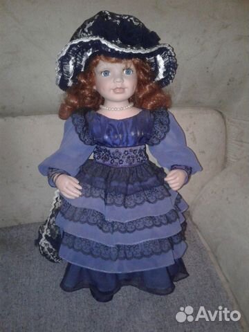Кукла фарфоровая