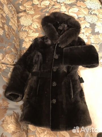 Шуба мутоновая с песцовой отделкой