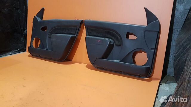 Обшивка передней левой двери на Renault Logan