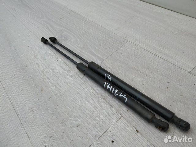 Амортизаторы багажника 4L0827552F Audi Q7 (4L) 200 Амортизаторы багажника 4L0827552F Audi Q7 (4L) 200