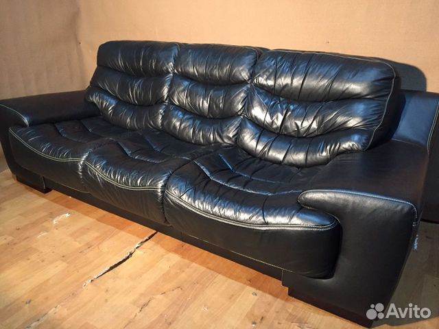 Большой кожаный диван с белой строчкой Finland