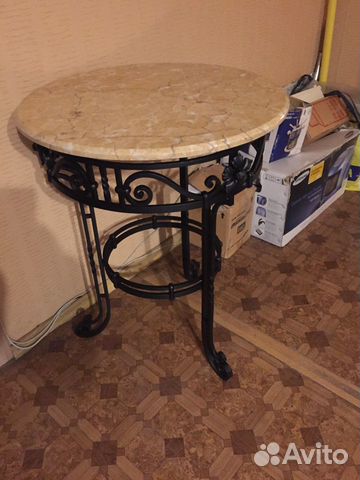 Журнальный столик из мрамора