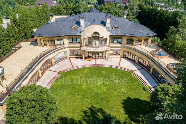 Дом 1847 м² на участке 1.22 га