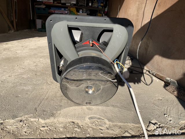 Сабвуфер Kicker Solo X18