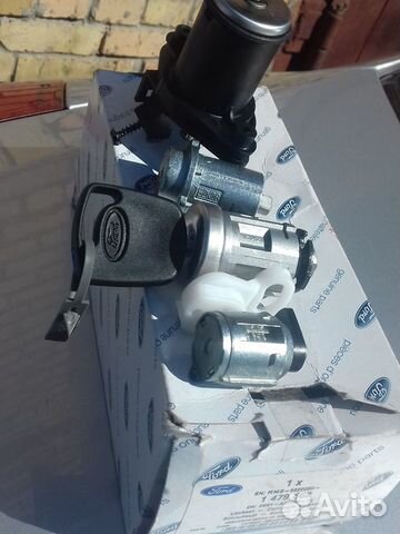 Продается на форд личинки замков