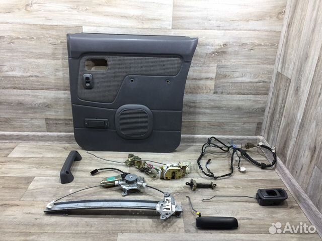 Комплектующие задней правой двери Nissan NP300