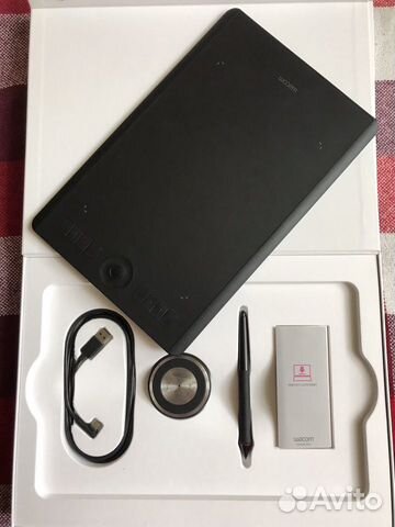 Графический планшет Wacom Intuos Pro Paper Edition Графический планшет Wacom Intuos Pro Paper Edition