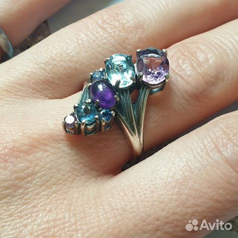 Серебряное кольцо с натуральными камнями Серебряное кольцо с натуральными камнями
