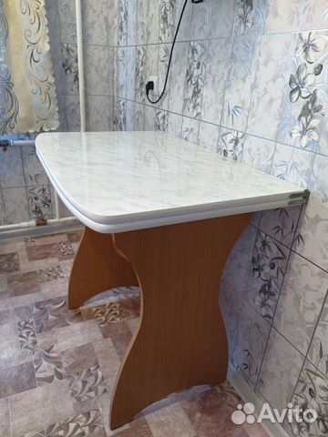 Стол кухонный раскладной + 2 табурета Стол кухонный раскладной + 2 табурета