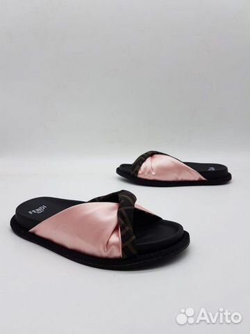 Шлепанцы Фенди Fendi. синие, розовые, красные