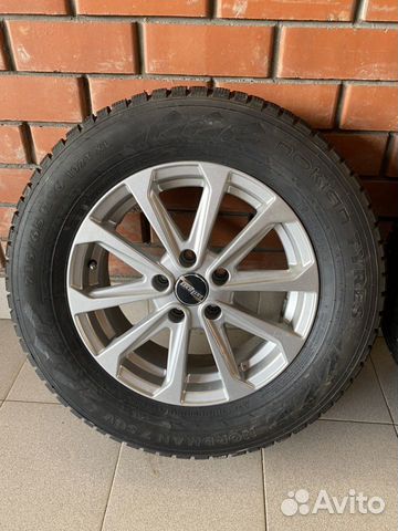 Volkswagen Tiguan, 215/65 r16