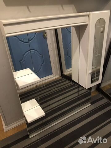 Шкаф с зеркалом в ванную