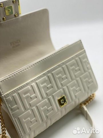 Новая женская сумка на плечо Fendi белая