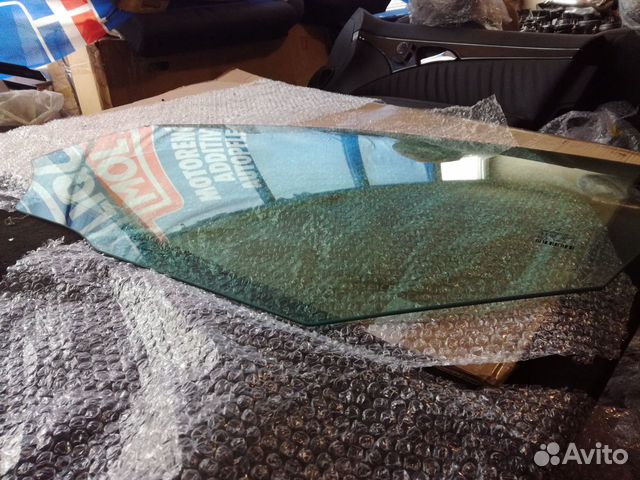 Стекло переднее левое Мерседес 212 Стекло переднее левое Мерседес 212