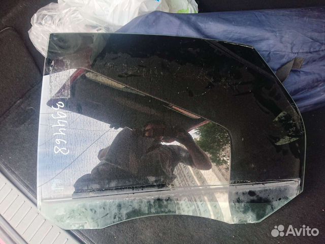 Стекло в левую заднюю дверь