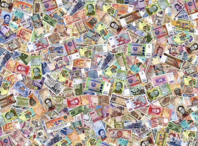 100 иностранных банкнот