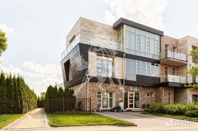 Таунхаус 364 м² на участке 5.1 сот.