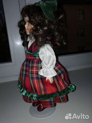 Кукла фарфоровая