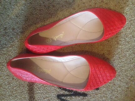 Новые красные кожаные балетки